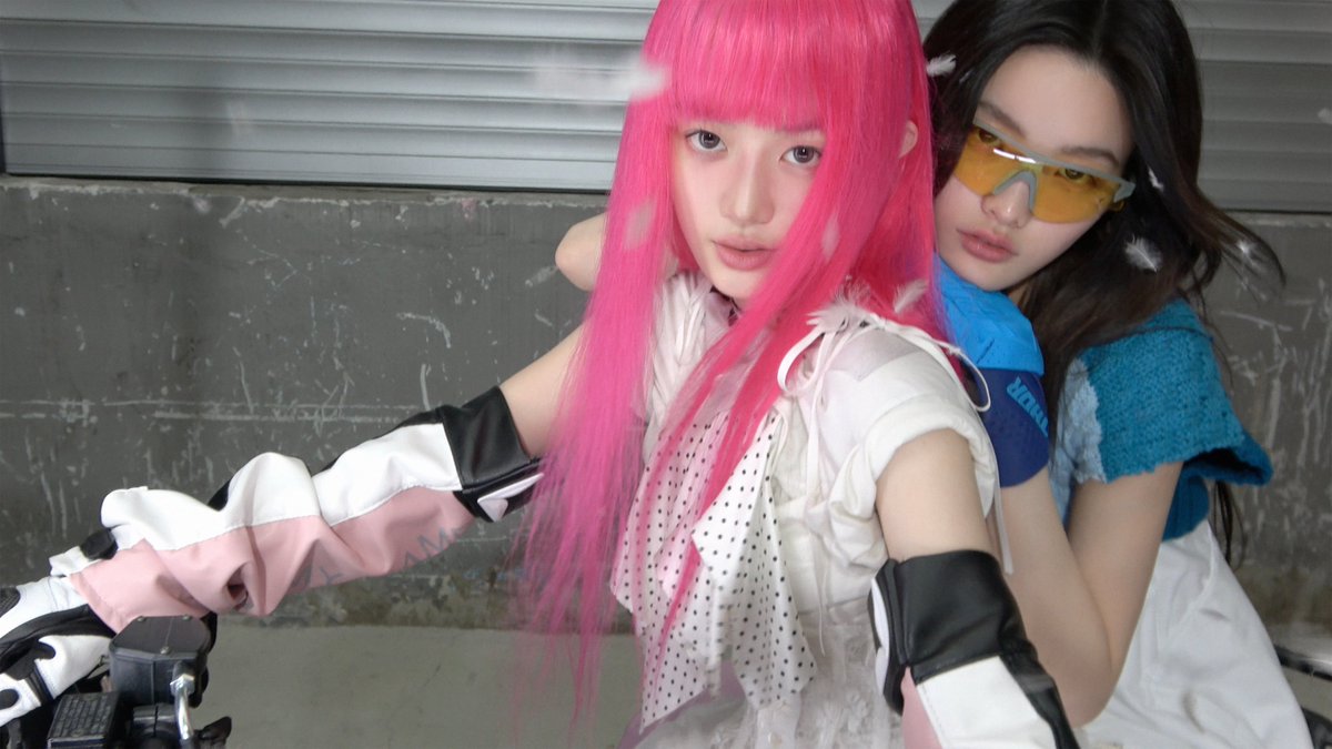 BELIFTLAB's tweet image. NOT MY NAME Photo 🏎 🕶🔫

2025.11.24 6PM (KST)
#ILLIT #아일릿
#NOT_CUTE_ANYMORE #NOT_MY_NAME