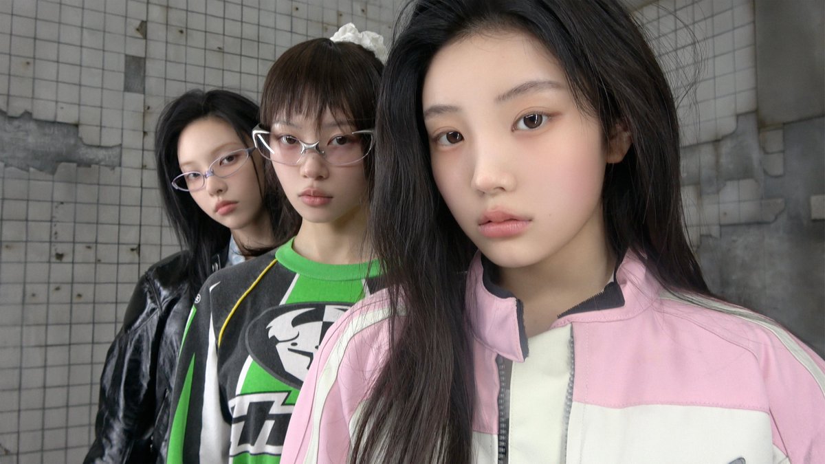 BELIFTLAB's tweet image. NOT MY NAME Photo 🏎 🕶🔫

2025.11.24 6PM (KST)
#ILLIT #아일릿
#NOT_CUTE_ANYMORE #NOT_MY_NAME