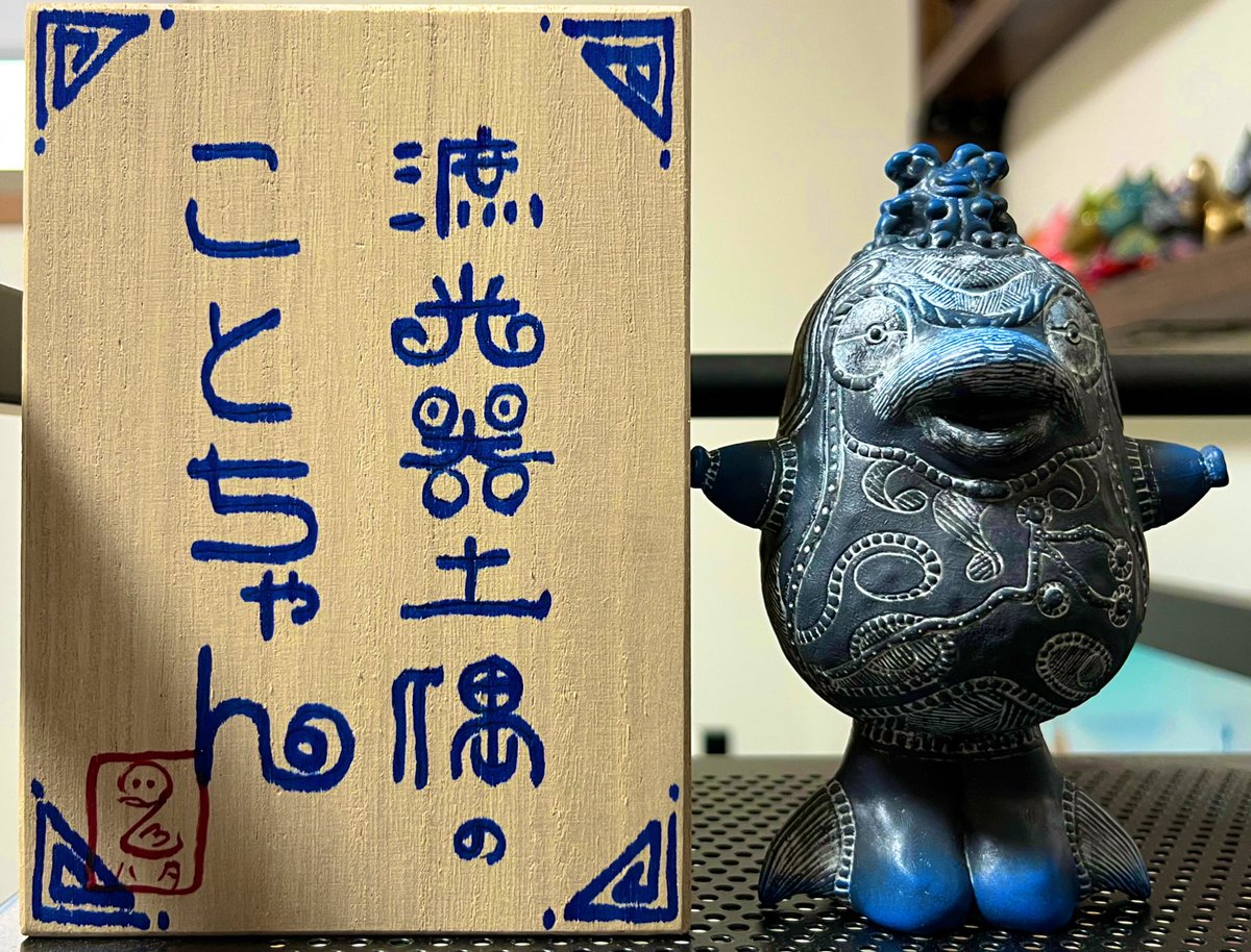 ペンギンの次を狙う、ことちゃん。 遮光器土偶バージョンもあるらしい