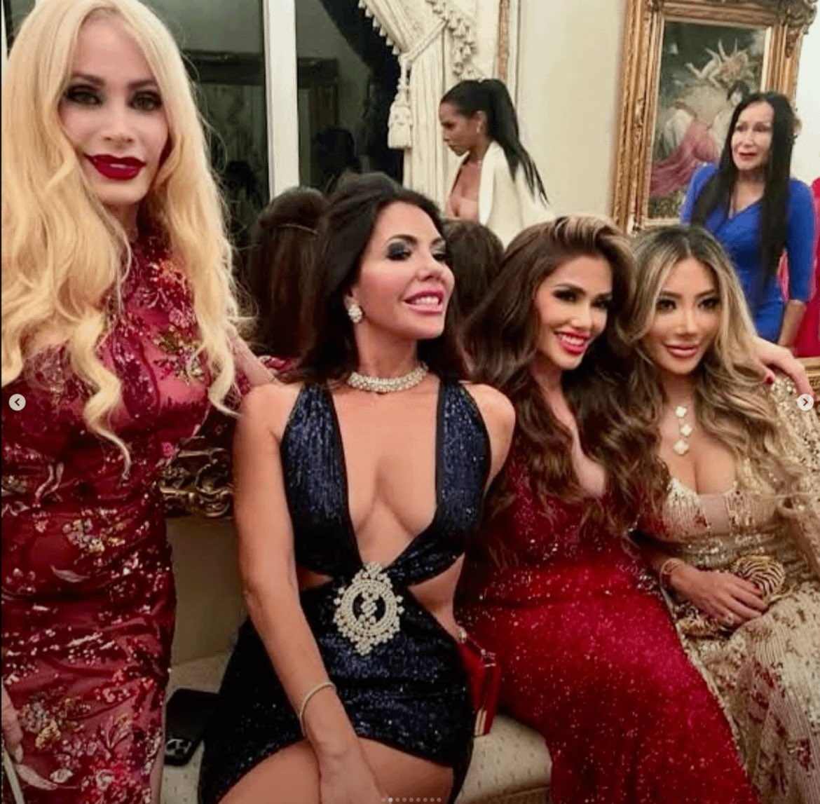 G5jfcftWQAAGacD?format=jpg&name=medium