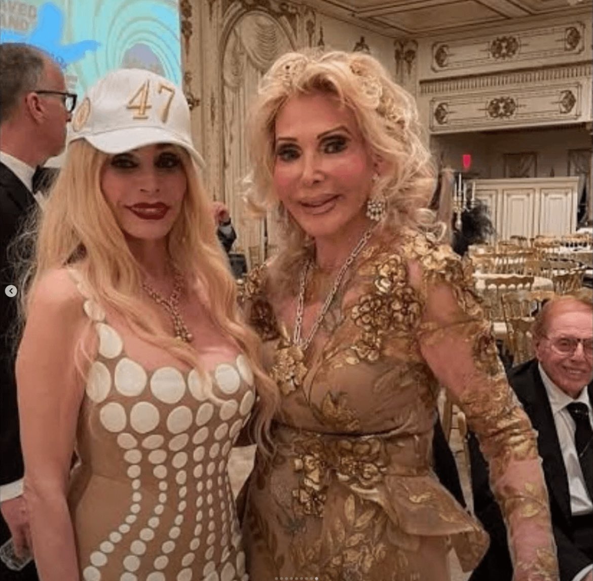 G5jfcftXgAAIGqz?format=jpg&name=medium