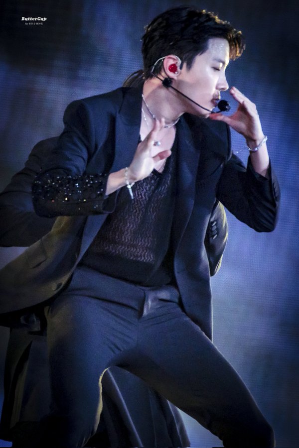 uarmyvibe's tweet image. I vote #jhope for #POPGOLDENAWARDS2025