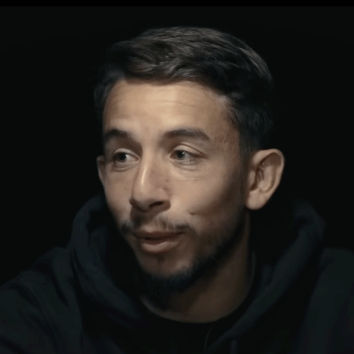 Footballogue's tweet photo. Formé à l'OM, Maxime Lopez l'assume : il 𝗔𝗗𝗢𝗥𝗘 𝗖𝗘𝗧𝗧𝗘 𝗘́𝗤𝗨𝗜𝗣𝗘 𝗗𝗨 𝗣𝗦𝗚 et 𝗙𝗘́𝗟𝗜𝗖𝗜𝗧𝗘 𝗟𝗘 𝗖𝗟𝗨𝗕 pour sa victoire de Ligue des Champions ! 👏👏

"Même en temps que marseillais, je le dis : 𝗖'𝗘𝗦𝗧 𝗟𝗔 𝗠𝗘𝗜𝗟𝗟𝗘𝗨𝗥𝗘 𝗘́𝗤𝗨𝗜𝗣𝗘 𝗗𝗨 𝗠𝗢𝗡𝗗𝗘 ! 💪

Ce qu'ils ont fait l'année dernière c'est exceptionnel, ils n'ont pas volé leur Ligue des Champions. 

On s'est régalé à les regarder, 𝗰̧𝗮 𝗳𝗮𝗶𝘁 𝗰𝗵𝗶𝗲𝗿 𝗱𝗲 𝗹𝗲 𝗱𝗶𝗿𝗲, désolé du terme. 

Il faut aussi avouer en tant qu'en tant qu'amoureux du football, 𝗰̧𝗮 𝗳𝗮𝗶𝘀𝗮𝗶𝘁 𝗹𝗼𝗻𝗴𝘁𝗲𝗺𝗽𝘀 𝗾𝘂𝗲 𝗷𝗲 𝗺'𝗲́𝘁𝗮𝗶𝘀 𝗽𝗮𝘀 𝗿𝗲́𝗴𝗮𝗹𝗲́ 𝗮̀ 𝗿𝗲𝗴𝗮𝗿𝗱𝗲𝗿 𝘂𝗻𝗲 𝗲́𝗾𝘂𝗶𝗽𝗲 𝗰𝗼𝗺𝗺𝗲 𝗰̧𝗮. 

𝗝'𝗲́𝘁𝗮𝗶𝘀 𝗽𝗮𝘀 𝗰𝗼𝗻𝘁𝗲𝗻𝘁 𝗺𝗮𝗶𝘀 𝗕𝗥𝗔𝗩𝗢, vous avez mérité. Quand tu vois la finale, qu'est-ce que tu veux dire de plus ? 5-0..."

Toujours très honnête Max Lopez, c'est cool !

(Canal+)