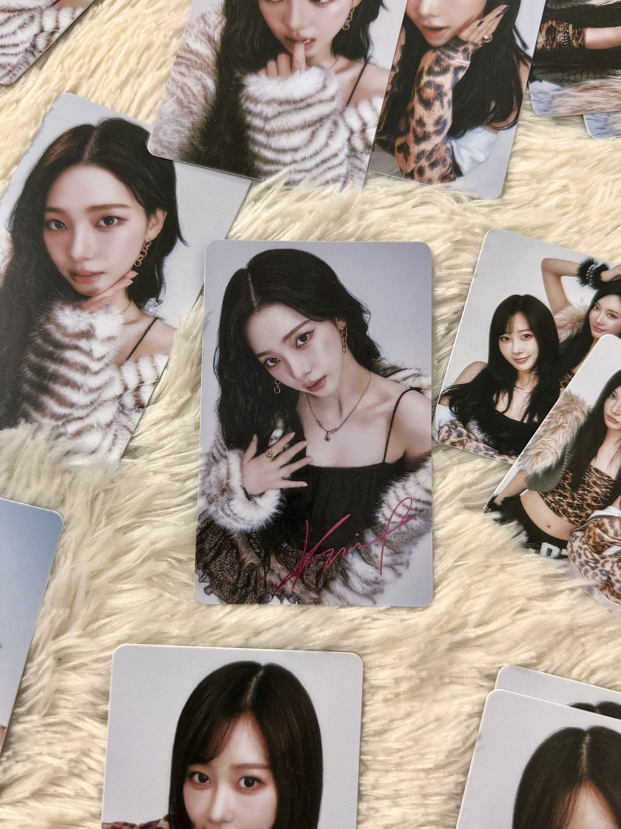 อันนี้คือการ์ดสเปหรอออออ แกะมาไม่เหมือนเพื่อน555555555😂