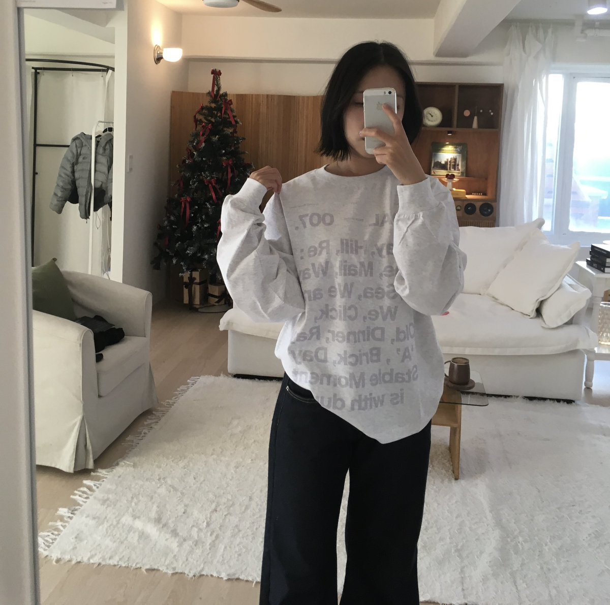 아우터 안에 입을 롱슬리브 없으신분들!!
요거임!! (*타래의 링크로 수수료 받습니다.)

제가 원래 잘 입는 티였는데, 
브랜드에서 시원하게 50% 쿠폰 뿌려주심..‼️

핏이랑 기장이랑 다 너무 좋고,,
길이까지 너무 적당해여 진짜 이뿜

타래에 쿠폰 코드랑 정보!!!