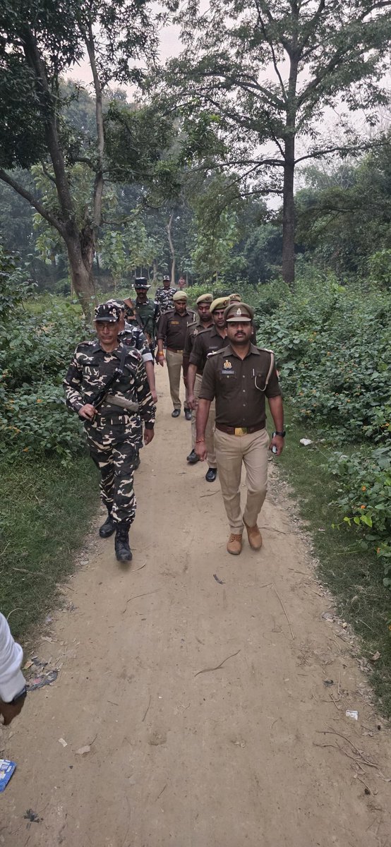 maharajganjpol's tweet photo. #Maharajganjpolice
#SPMRJ  के निर्देशन में शान्ति एवं कानून-व्यवस्था बनाये रखने के दृष्टिगत थाना सोनौली #Ic_Op_खनुआ पुलिस द्वारा प्रमुख स्थानों पर #Footpatrolling तथा संदिग्ध व्यक्तियों की चेकिंग की गयी तथा अन्तर्राष्ट्रीय सीमा पर #SSB बल के साथ पैदल गस्त किया गया ।
@Uppolice https://t.co/oxSExFy8Jt