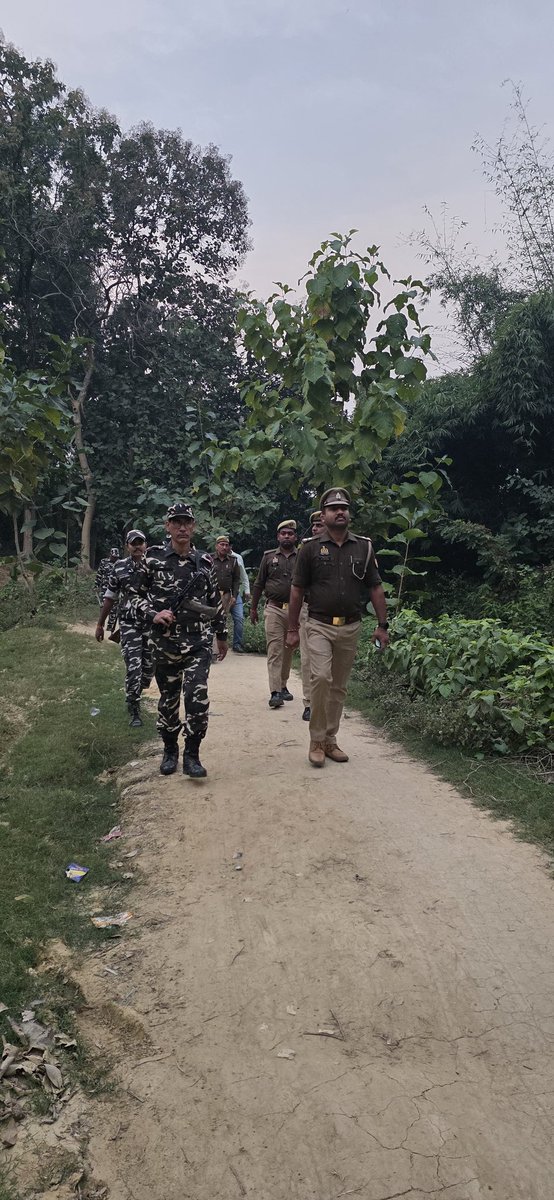maharajganjpol's tweet photo. #Maharajganjpolice
#SPMRJ  के निर्देशन में शान्ति एवं कानून-व्यवस्था बनाये रखने के दृष्टिगत थाना सोनौली #Ic_Op_खनुआ पुलिस द्वारा प्रमुख स्थानों पर #Footpatrolling तथा संदिग्ध व्यक्तियों की चेकिंग की गयी तथा अन्तर्राष्ट्रीय सीमा पर #SSB बल के साथ पैदल गस्त किया गया ।
@Uppolice https://t.co/oxSExFy8Jt