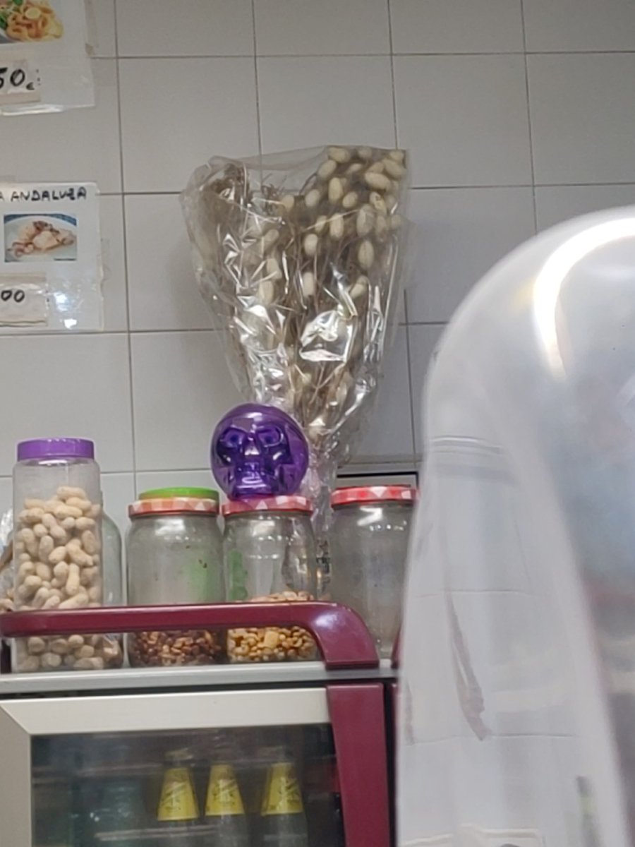 ¿Almorzar en un centro social decorado con capullos de seda? Un si de manual