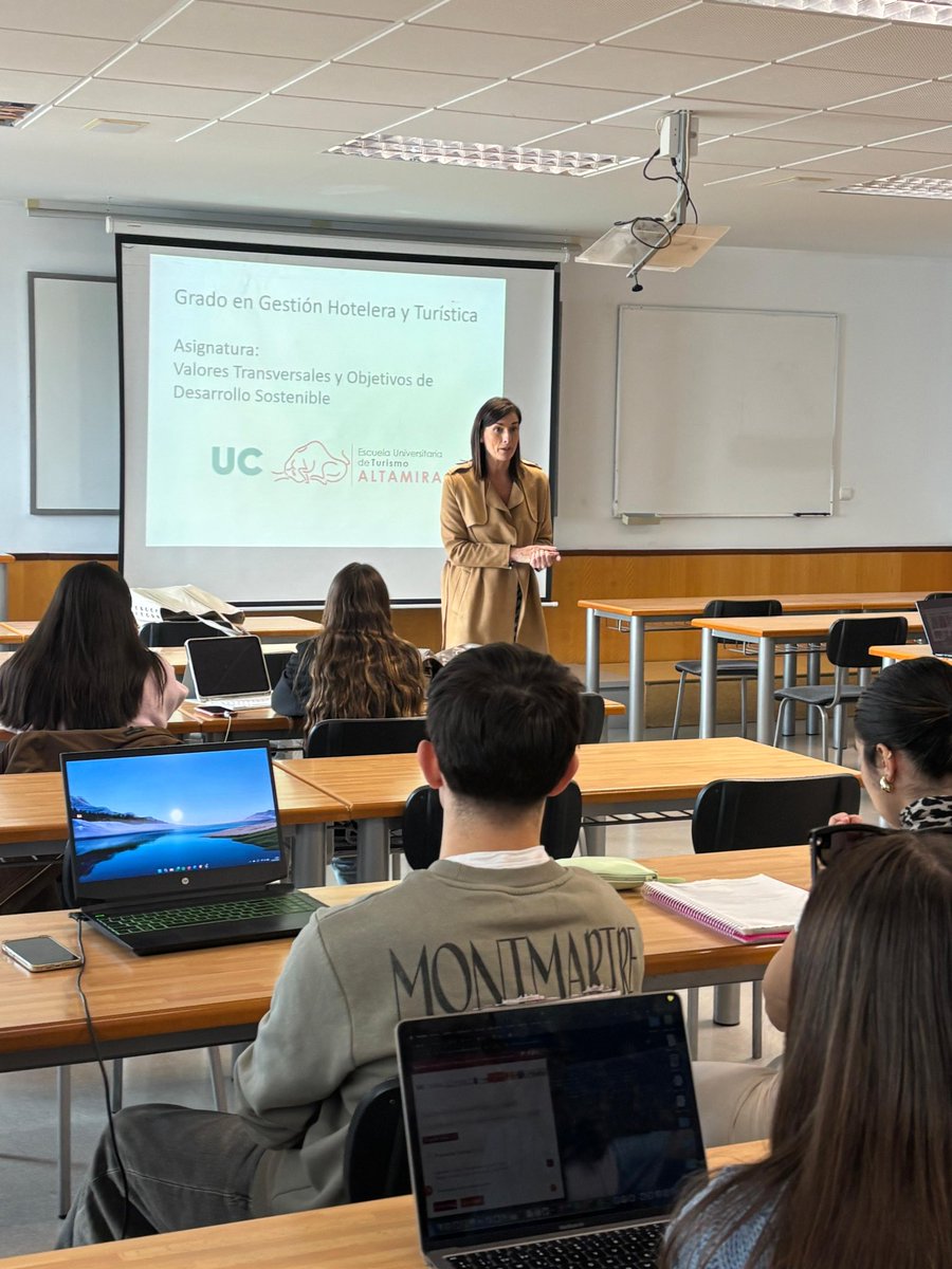Esta mañana la alcaldesa de Santander, 💬 Gema Igual, visitó la Escuela Universitaria de Turismo Altamira para compartir con los alumnos de 1.º de Turismo las oportunidades que el Ayuntamiento ofrece a los jóvenes del sector. 🌆🎓 #TurismoAltamira #Santander #GemaIgual #Formación