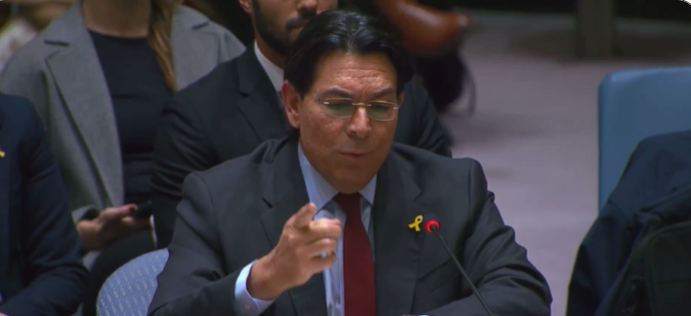 مندوب اسرائيل الدائم في الأمم المتحدة السفير داني دانون:
" انتم،المعادون للصهيونية، انتم العنصريون.
اليوم، معاداة الصهيونبة هي العنصرية. عندما تطلقونً الدعوة ل"حق تقرير المصير" للجميع، باستثناء اليهود. 
عندما  تنادون إلى فناء اليهود "من النهر إلى البحر ، فلسطين حرة"
عندما تلقبون