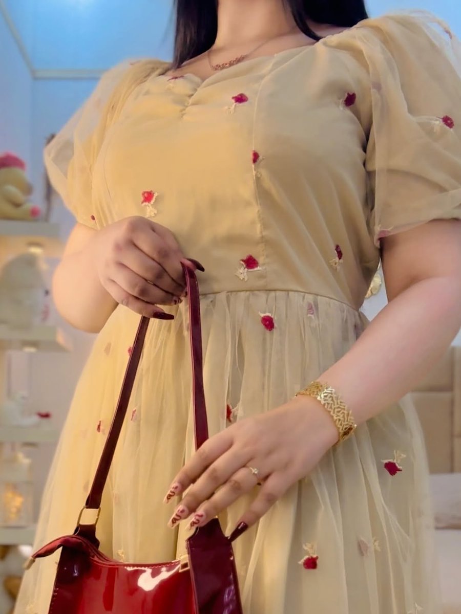 itz_Parmi's tweet image. कैसी लगी मेरी ड्रेस 😍🥳