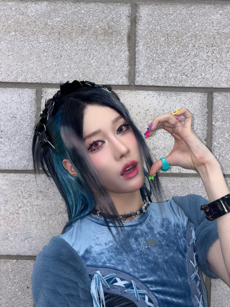 XLOV_official's tweet image. [📸]

251111 SBS funE 더쇼

#RUI G͜͡o͜͡o͜͡d͜͡(*ˊᵕˋ*)੭ ੈ❤︎

#XLOV #엑스러브 #루이
#Rizz #XLOV_Rizz
#UXLXVE #XLOV_UXLXVE