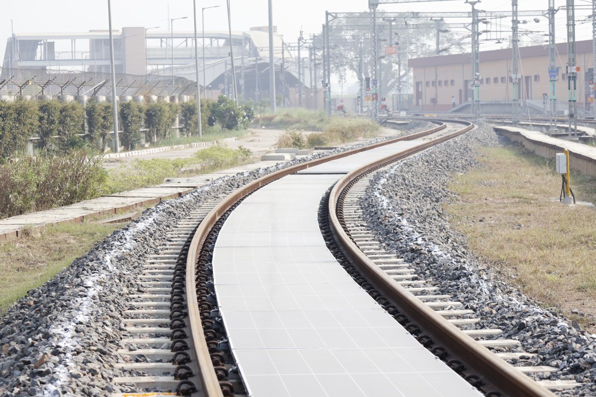 officialncrtc's tweet image. NCRTC has implemented an innovative ‘Solar on Track’ project at the Namo Bharat Depot in Duhai, where solar panels have been installed on the tracks. This is a first-of-its-kind initiative in any RRTS or Metro system in India. @NamoBharatDelMT #solarpower #NamoBharat