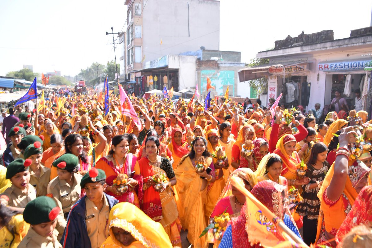 श्री श्याम रंगीला परिवार सेवा समिति द्वारा सांभर झील स्थित श्री श्याम मंदिर में भव्य कलश यात्रा एवं देव प्रतिमा नगर भ्रमण कार्यक्रम में सहभागिता का शुभ अवसर प्राप्त हुआ। 

बाबा श्याम की भक्ति लोगों को एकता, सेवा और समर्पण के भाव से जोड़ती है। ऐसे आयोजन समाज में सद्भाव, श्रद्धा और