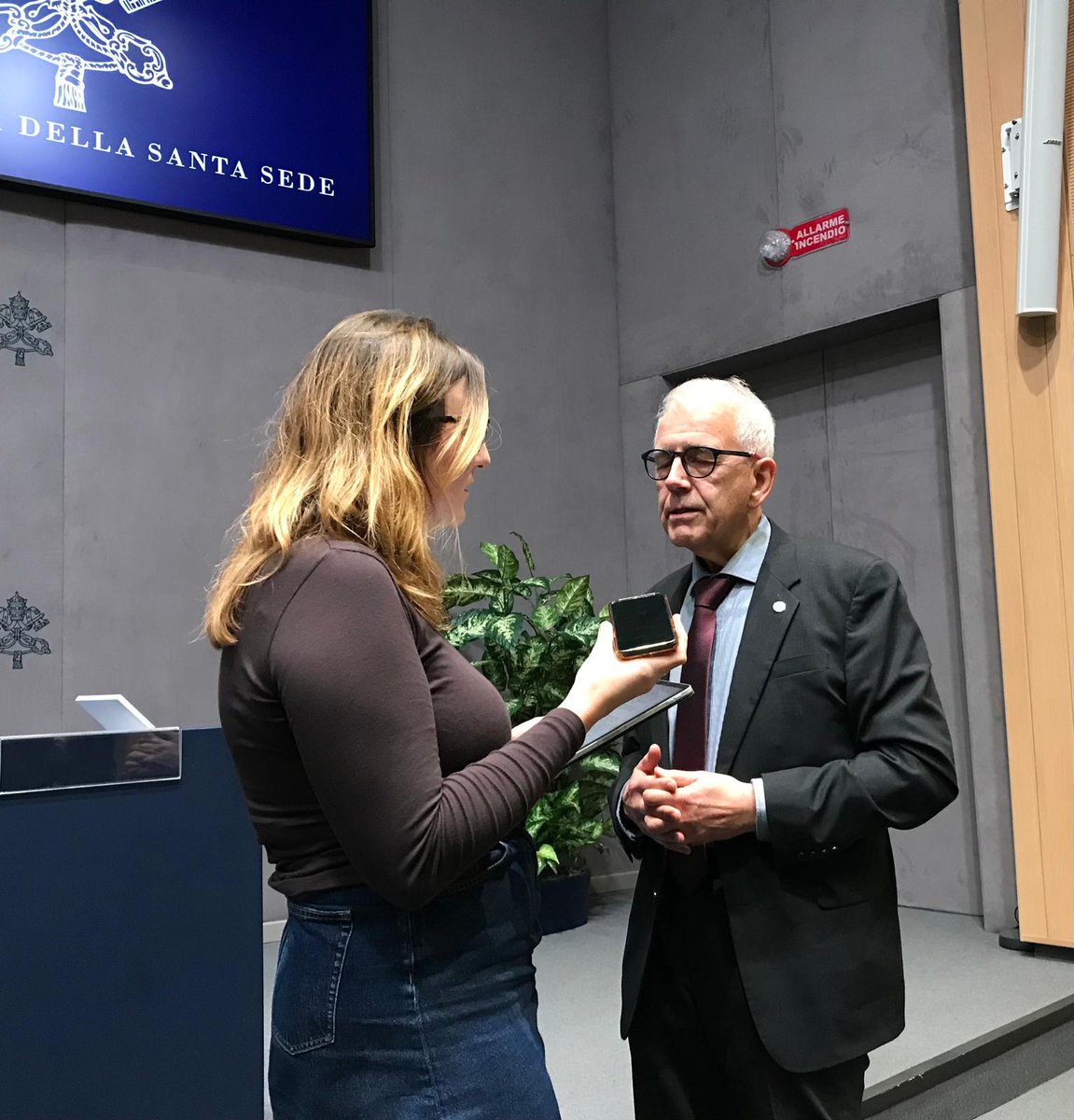 “#AI and #Medicine. The Challenge of Human Dignity” meets the press <a href="/HolySeePress/">Holy See Press Office</a> ending 3 intense days of shared academic insights on #Faith, Medicine and #Techonology at the service of #HumanDignity.
#AIMedicine #Bioethics #ArtificialIntelligence <a href="/call_rome/">RomeCall</a> <a href="/FIAMCtweets/">Catholic Physicians throughout the World - FIAMC</a> <a href="/medwma/">World Medical Association</a>