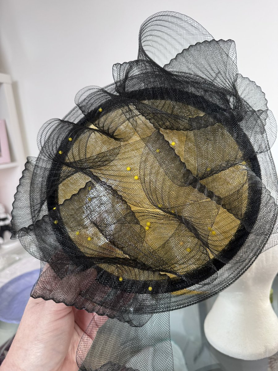 Not what I’d planned when I started this one but sometimes you just need to let the fabrics flow and go in the direction they want to take. Now to stitch it in place because those yellow pins are definitely not part of the design! 🤣🤣