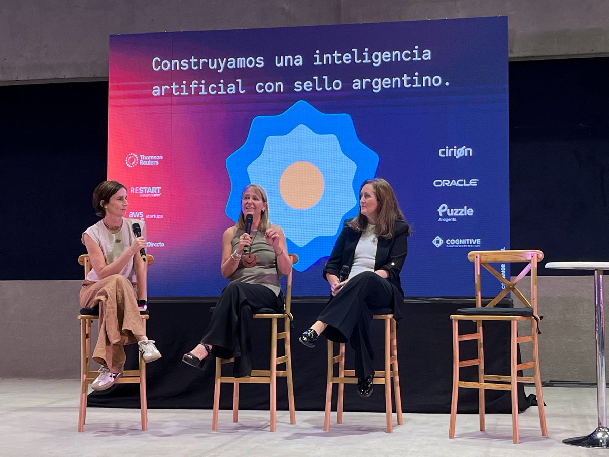 ch4rleston's tweet image. 🤖 IA en acción: del sector público a la industria

Ayer participé en la conferencia anual de @SAIA_AR, la Sociedad Argentina de Inteligencia Artificial.

Fue interesante conocer de cerca cómo la IA está transformando tanto el sector público como la industria, y escuchar a…