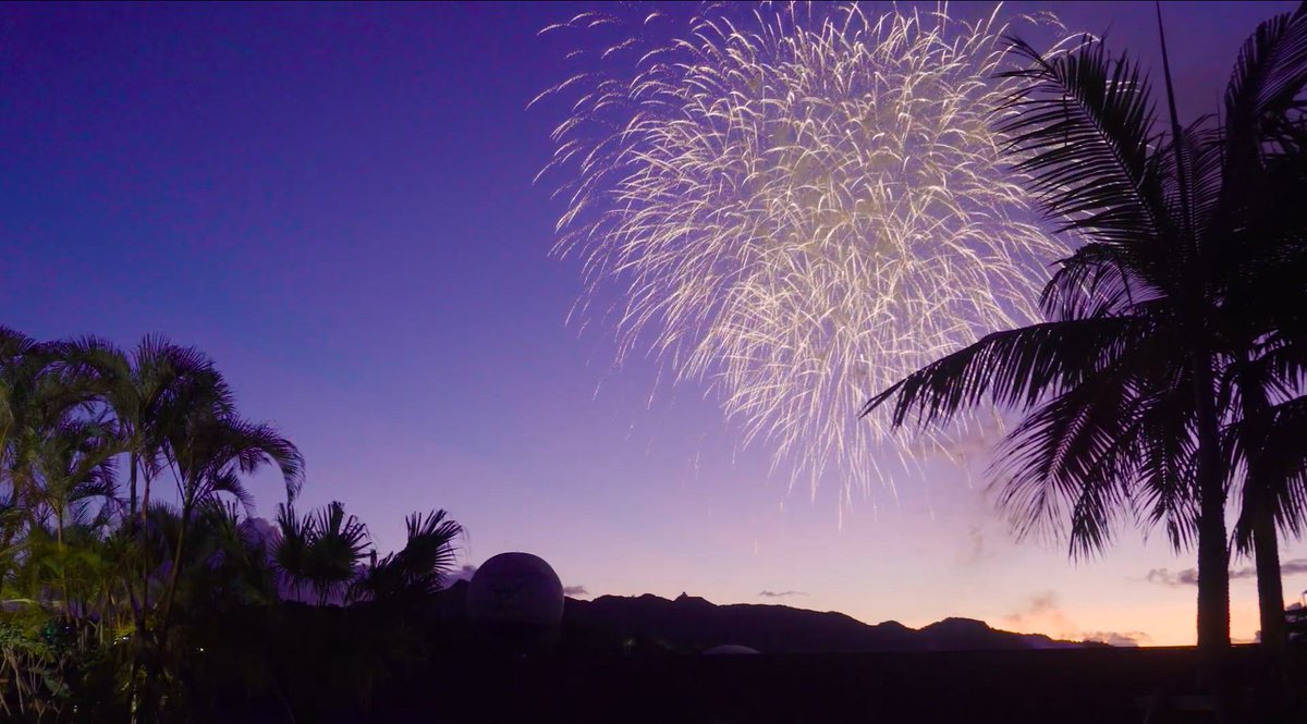 ＼#ジャングリア で味わう、極上の“贅沢”体験／

ご褒美のようなロケーション。絶景を食すレストラン。
―パノラマ ダイニング

絶景に浸かる、南国の森と夕陽が織りなす贅沢。
―スパ ジャングリア

南国の夜空に、数え切れない極彩色の花が咲く。
―ジャングリア花火

#ジャングリア沖縄