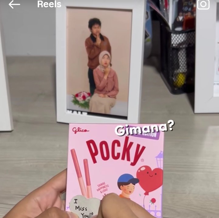 amoureveriee's tweet photo. ga cuma photobooth tapi juga nama kontak ikut dispill ☺️ combo maut akal-akalan pocky plus akal-akalan nicholas 🙂‍↕️🙂‍↕️🙂‍↕️ https://t.co/4xtTcqkrBX