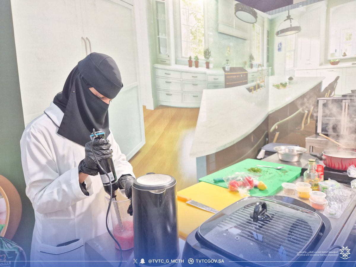TVTC_G_MCTH's tweet image. مشاركة متميزة للمتدربة منار المالكي من الكلية التقنية للبنات بالمدينة المنورة في مسابقة توب شيف المدينة 2025 والمقامة في الكلية التقنية للسياحة و الفندقة  وتمثلت مشاركتها بإعداد طبق متميز في فئة كأس التنمية للدواجن.
#التدريب_التقني
#تقني_مهني_المدينة