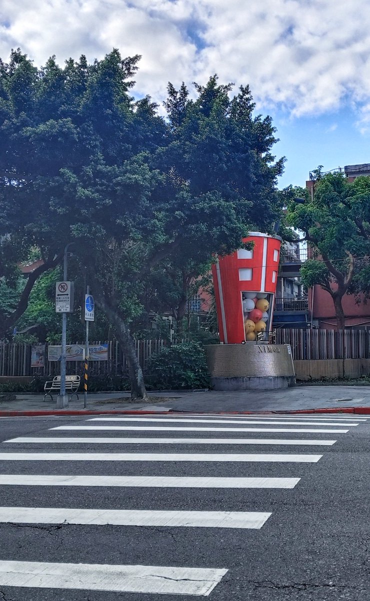 AxlvvWare's tweet image. 夜になるとライトアップされるのかな？気になる〜🌙