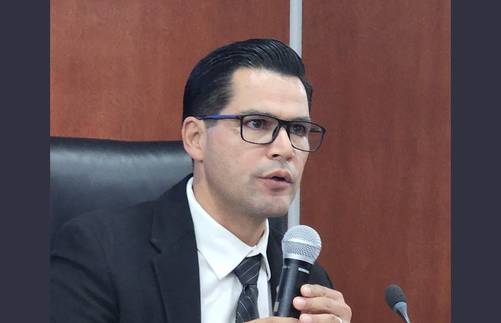 ConexionMxli's tweet image. #CongresoBC PROPONEN CREAR UN TIPO PENAL AUTÓNOMO QUE SANCIONE TODAS LAS FORMAS DE VIOLENCIA CONTRA PERIODISTAS / Diputado Humberto Valle presenta posicionamiento relativo a su iniciativa de adición al Código Penal /+acortar.link/GmrMwe

#noticiasconexión #bc #XXVlegislatura