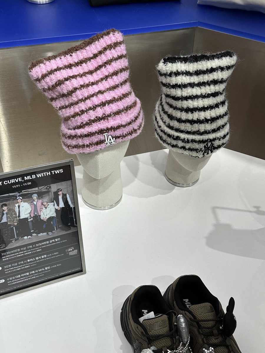 カリナしゃんの猫耳ニット欲しかったけど売り切れてた🥲