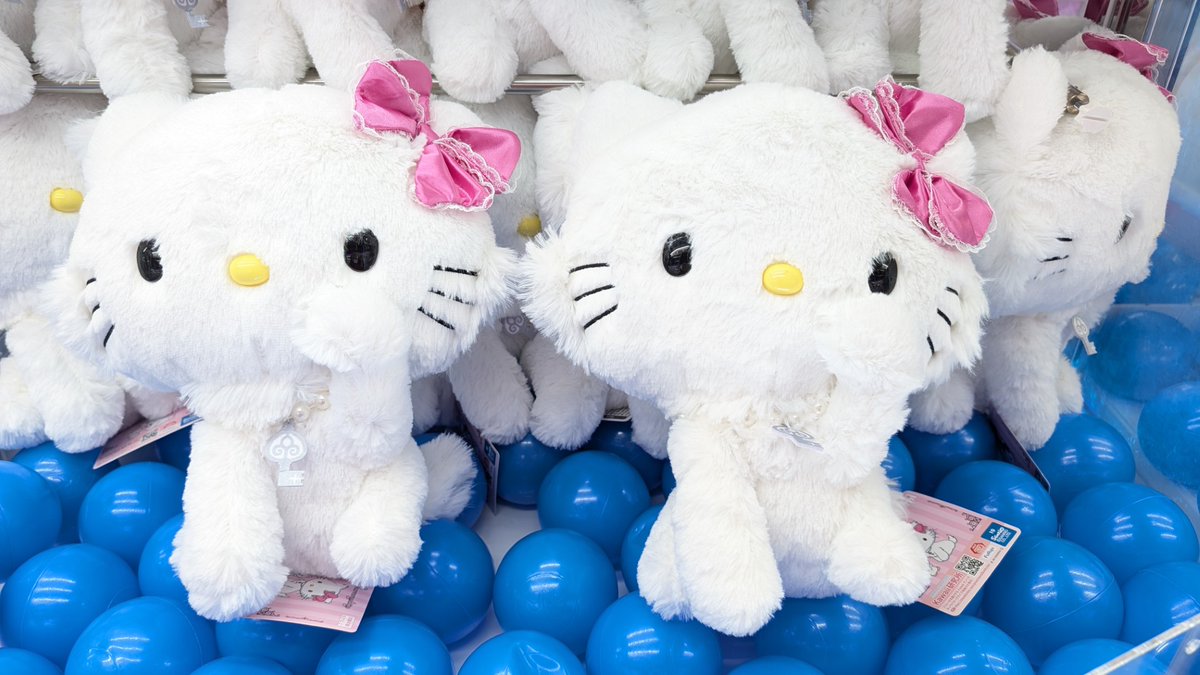 プライズ情報】 チャーミ―キティ 毛づくろいBIGぬいぐるみ 入荷しま