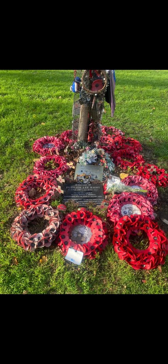 Sutton1Mr's tweet image. One of the Millwall lads has just finished his clean up at the Lee Rigby memorial.He goes every two to three weeks.Just clears the litter and gives the plaque a clean.
Well played Jammy.🫡