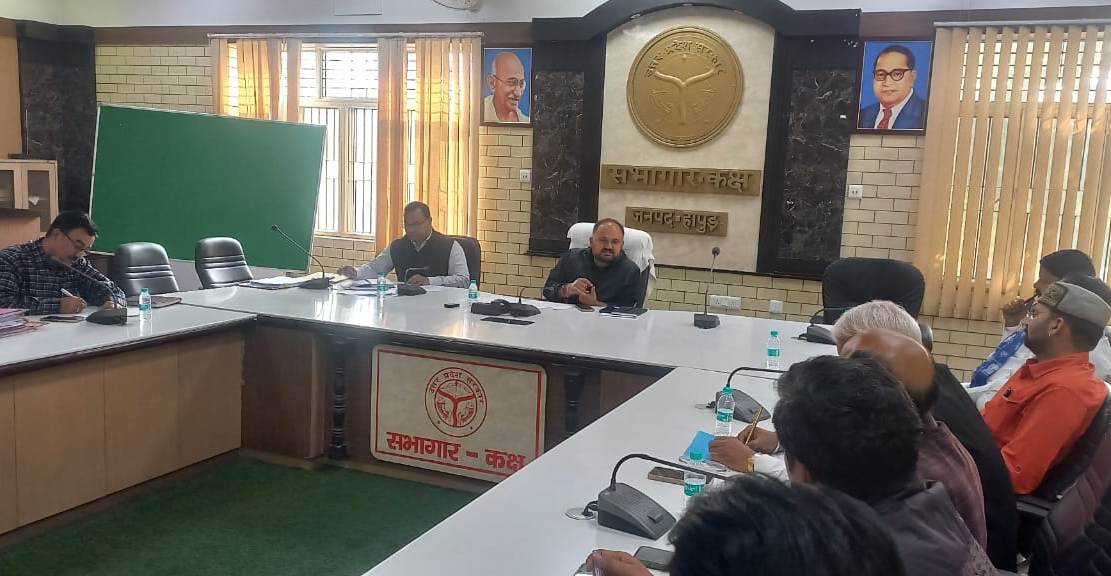 विशेष प्रगाढ़ पुनरीक्षण कार्यक्रम के अंतर्गत गणना प्रपत्र वितरण की प्रगति की समीक्षा बैठक राजनीतिक दलों के प्रतिनिधियों के साथ आयोजित की गई। बैठक में गणना प्रपत्रों के वितरण तथा उनके संकलन के संबंध में विस्तृत समीक्षा करते हुए आवश्यक दिशा-निर्देश प्रदान किए गए।
<a href="/ECISVEEP/">Election Commission of India</a> <a href="/ceoup/">CEO Uttar Pradesh</a>