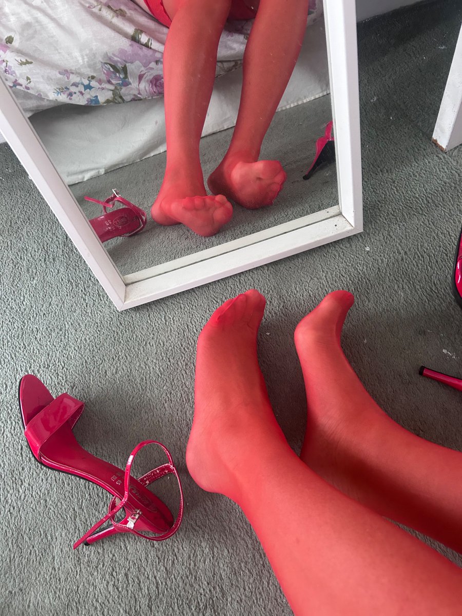 Martinedevine3's tweet photo. Trying nyloned toes
And soles for aficionados. Let me know if I should do more #nylonedtoes #nyloned soles https://t.co/3YiQuhLjLE