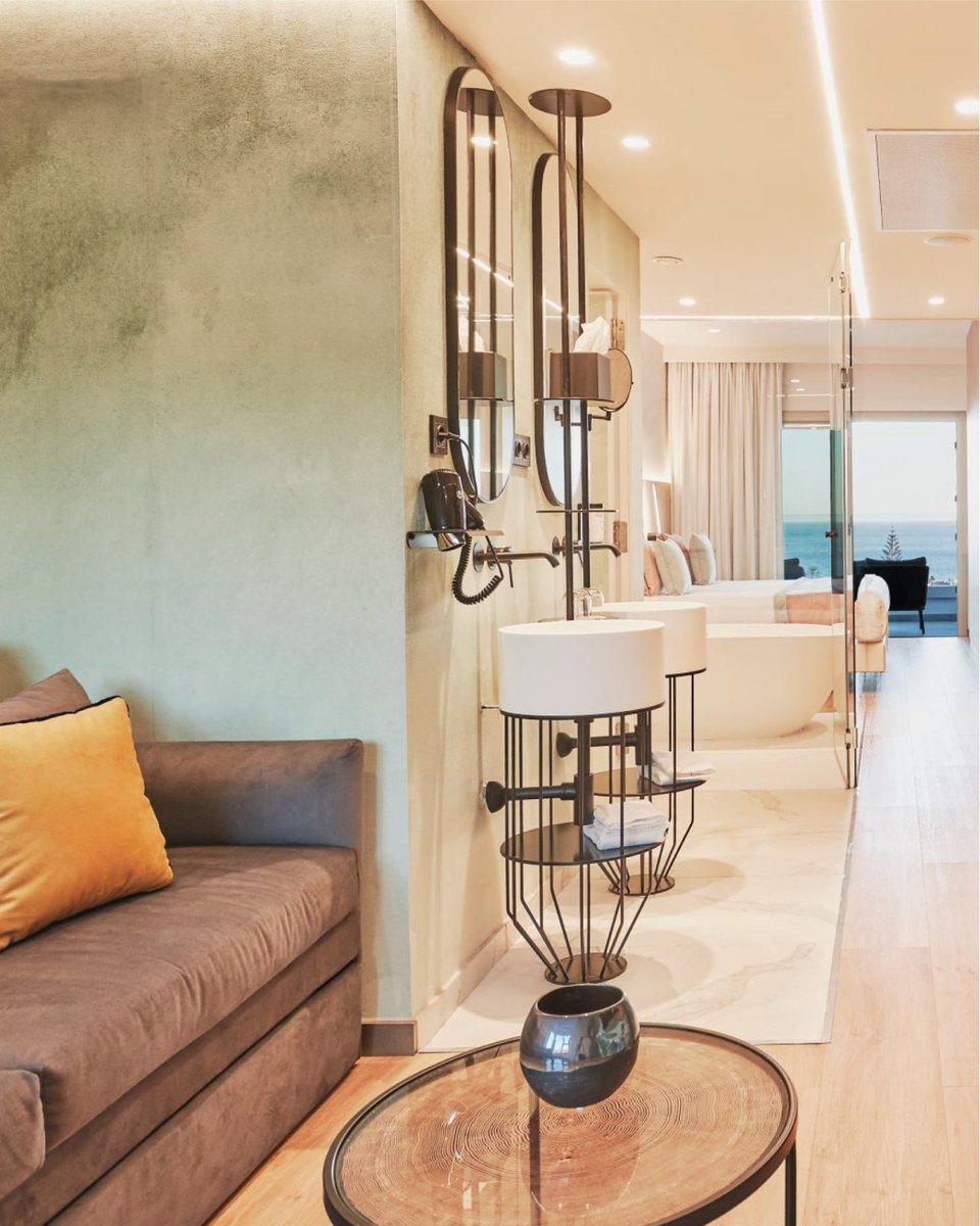 ✨ El equilibrio perfecto entre diseño, comodidad y serenidad.

En la Junior Suite de Gloria Palace San Agustín, cada rincón invita a detener el tiempo y disfrutar del placer de sentirse bien.