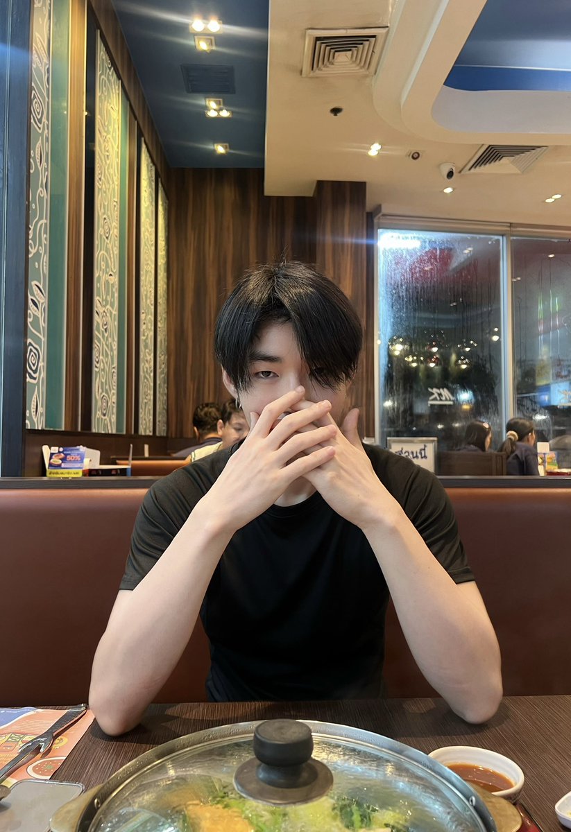 ว่าจะนอนตั้งแต่ 4 ทุ่ม. (@xzitttt) on Twitter photo 