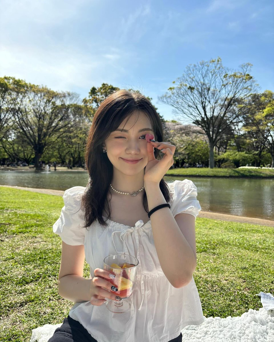 mianewbys's tweet image. New #MIA Info!

— Born in Saitama, Japan she moved to England when she was 8yo
— Growing up she wanted to be a veterinarian, an artist or a taxi driver
— She can speak English, Japanese, Spanish &amp;amp; French
— Hobbies: Playing the piano, Reading
— Goals: #GPP concert at Tokyo Dome ✨