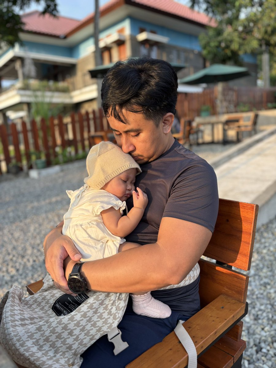 dwisl's tweet image. Our little family is so lucky to have you. Thank you for being such a loving, playful, and patient dad for Kinanti. Happy Father’s Day 💖.