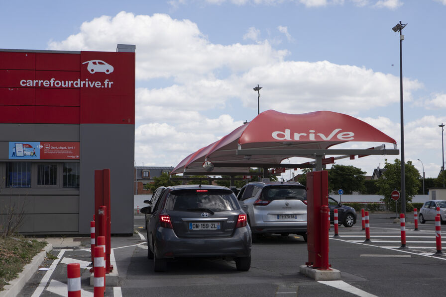 Grande distribution : les 30 ans qui ont tout changé, de l'hypermarché tout-puissant à l’ère du drive et de la proximité lsa-conso.fr/grande-distrib…