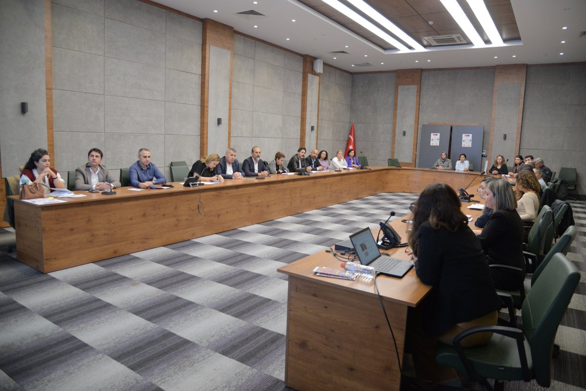 🟣 Kadın Dostu Kentler Programı Tanıtıldı

📌 Büyükşehir Belediyemizin dahil olduğu “Kadın Dostu Kentler Programı III” tanıtım toplantısı gerçekleştirildi. Toplantıya, UNFPA Bölge Koordinatörü Sinem Mısırlıoğlu, UNFPA Yerel Eşitlik Uzmanı Roza Erdede Şaraldı, meclis üyelerimiz ve