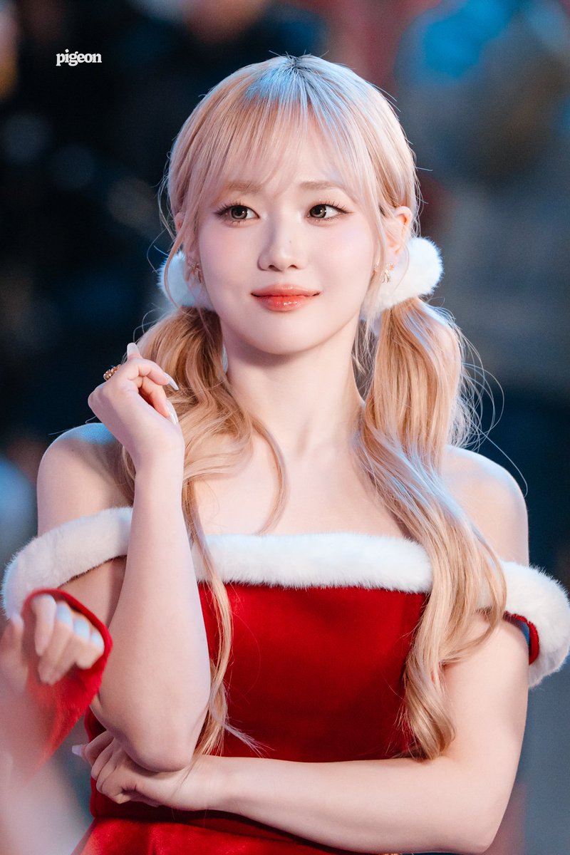 pigeon__pic's tweet photo. 251111 빼빼로데이
S1 산타서연

#트리플에스 #윤서연 #triples #크리스마스 https://t.co/GZCPVg7547