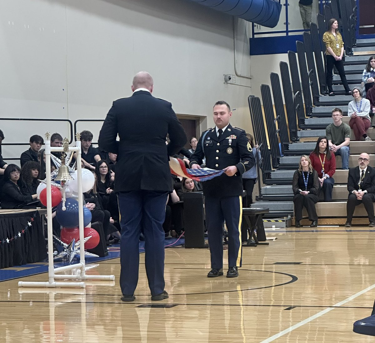 STMASUPT's tweet image. 🇺🇸 We were honored to recognize our veterans at this morning’s ceremony at STMA High School. THANK YOU to all the veterans who joined us for our Veterans Day Celebration — we are deeply grateful for your service, dedication, and sacrifice.

#knightspride #WeAreSTMA