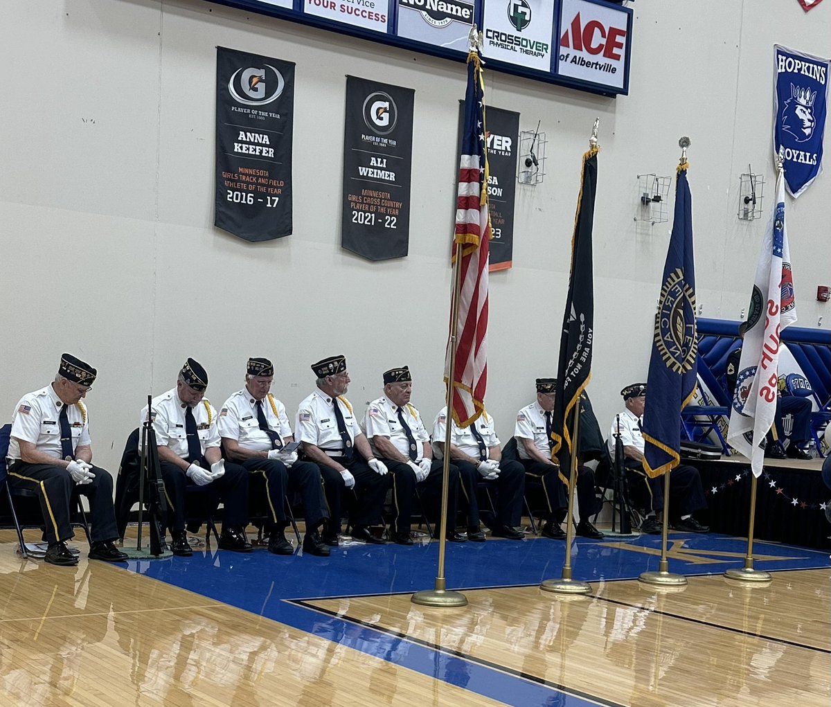 STMASUPT's tweet image. 🇺🇸 We were honored to recognize our veterans at this morning’s ceremony at STMA High School. THANK YOU to all the veterans who joined us for our Veterans Day Celebration — we are deeply grateful for your service, dedication, and sacrifice.

#knightspride #WeAreSTMA