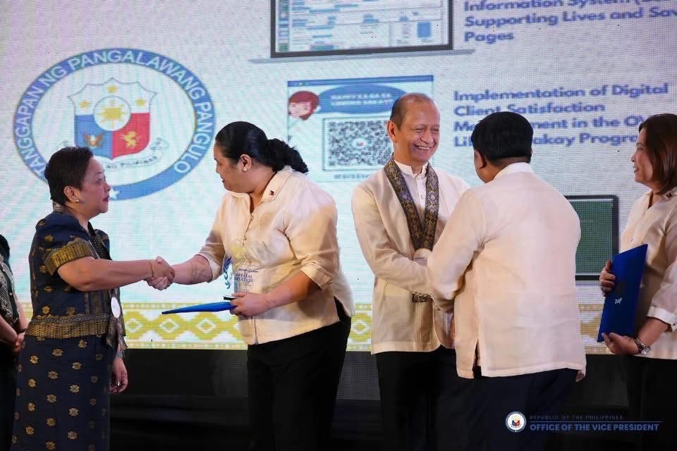 HLingayan's tweet photo. OVP KINILALA SA 2025 PRODUCTIVITY CHALLENGE NG DAP

Nakatanggap ang  Office of the Vice President (OVP) ng Special Citation mula sa Development Academy of the Philippines sa Paper-less – 1 Million Sheets of Paper Saved Challenge.

Mabuti pa ang OVP nagtitipid. 

📸 OVP https://t.co/EZ2voQy1bF