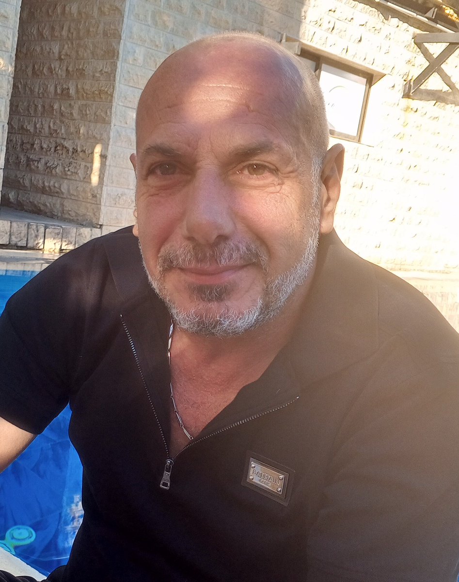 بجرب إحكي معك مش
لبناني
البلد ما بيعمل الرأيين
بدي خدمة منك قبل ما
تنامي
فكري ب الله من الميلتين
بيطلع معك و ع الأكيد إنو
ودخيل إسمو
علماني