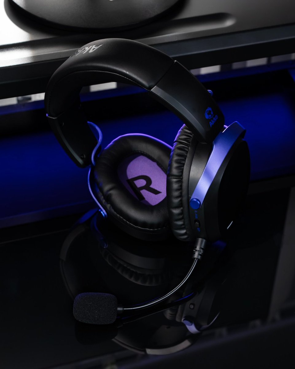 The Akko GH300 is your personal radar.

The virtual 7.1 surround sound offers spatial audio awareness: hear enemies on the stairs above you; pinpoint the direction of a rustle in the gras. No more blind pre-fires!

And at only 269g with soft foam earcups, you can grind all night.