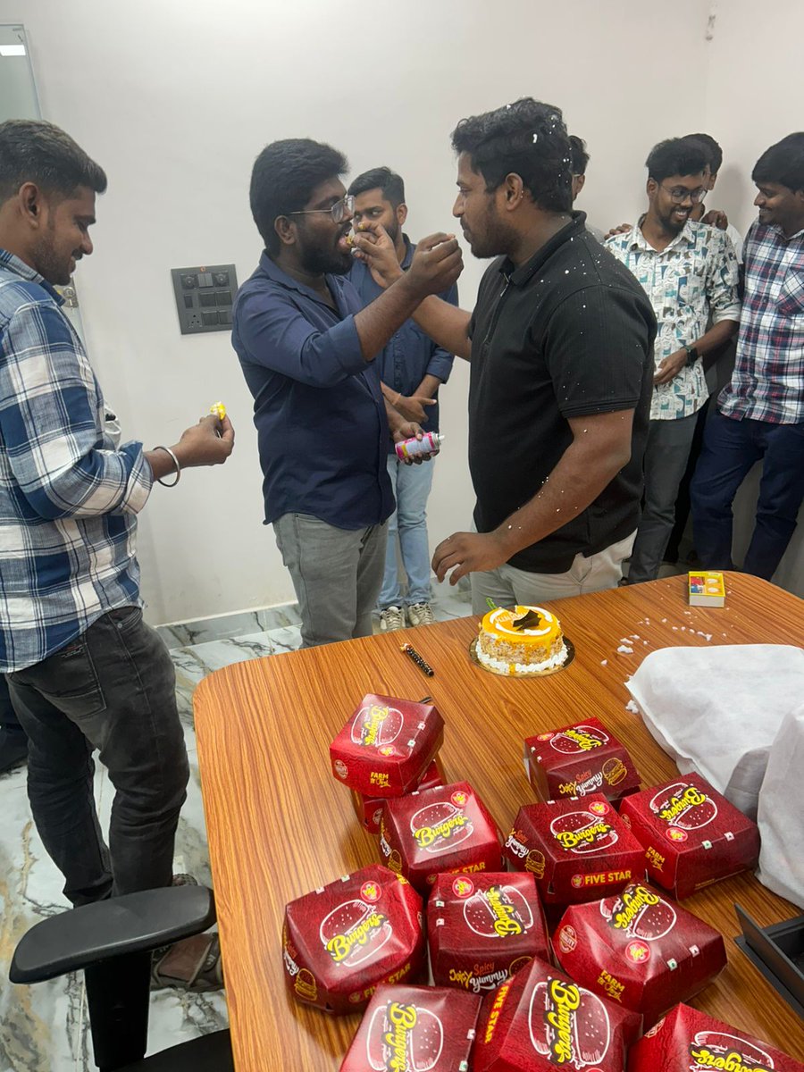 zyplesoftware's tweet image. Birthday Celebration at Zyple Software!🎂

At Zyple Software, we believe every team member is a valuable part of our journey and what better way to celebrate that than with birthdays!

#ZypleSoftware #TeamZyple #BirthdayCelebration #OfficeCulture #EmployeeEngagement
