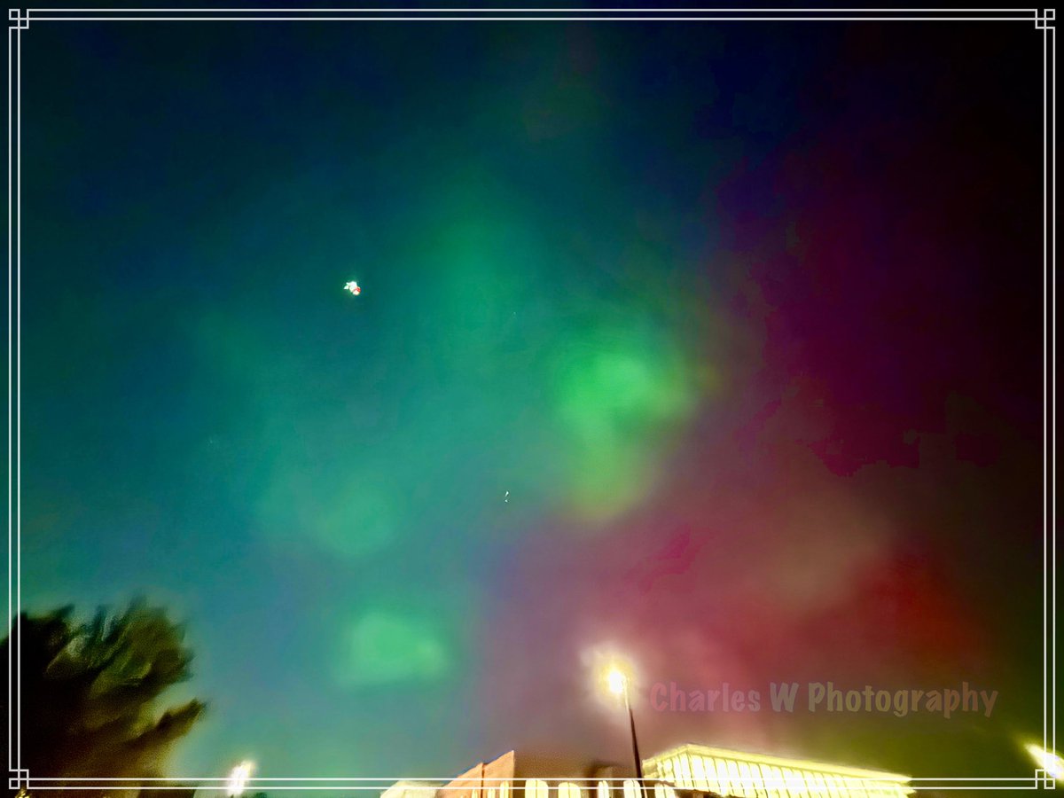 wangcharl's tweet photo. Aurora from north suburb of Chicago https://t.co/d1YyhknUCY