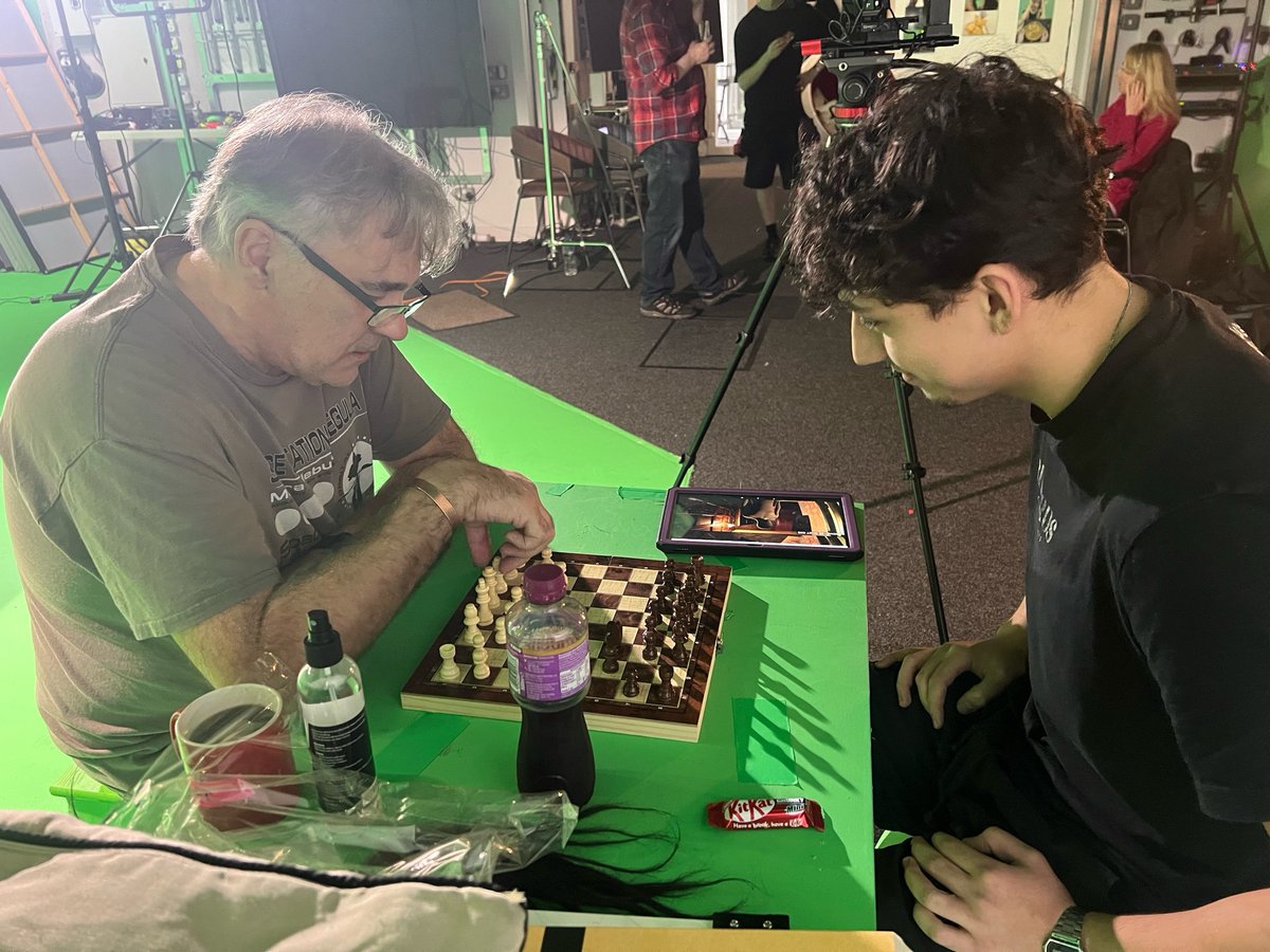 galleonstudios's tweet image. Let the games begin!
Les has been challenged (or he challenged - not quite aire - I came in late) to the Royal Game. 
#Lunch
#ChessChallenge
#GameOn
#ToTheVictorTheSpoils