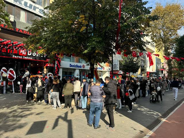 Arkadaşı pek takmayın.