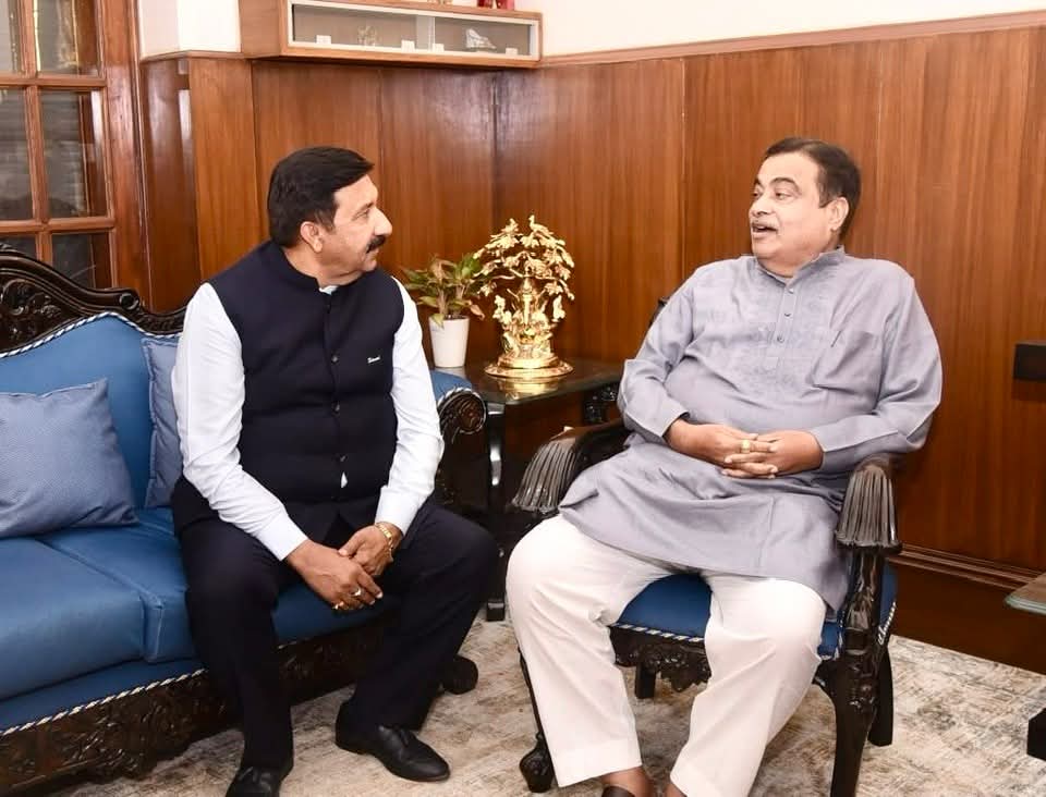 Agnihotriinc's tweet photo. आज नई दिल्ली में सड़क परिवहन एवं राजमार्ग मंत्री श्री @nitin_gadkari जी से शिष्टाचार भेंट की। https://t.co/WqirqvXDsk
