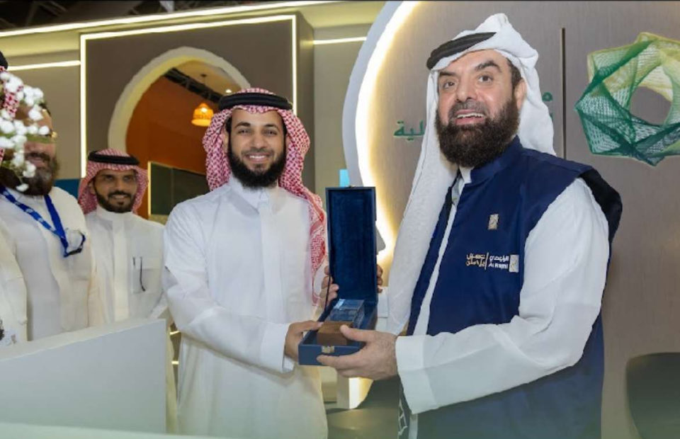 من لحظات التقدير الجميلة 🤍.

تكريم الشريك المؤسس لشركة المنفذ المثالي الأستاذ فهد الراضي
لـ الرئيس التنفيذي لشركة الراجحي “مناسك”
الأستاذ بندر عبدالله الراجحي
وذلك ضمن فعاليات #مؤتمر_الحج_والعمرة في جدة ✨.