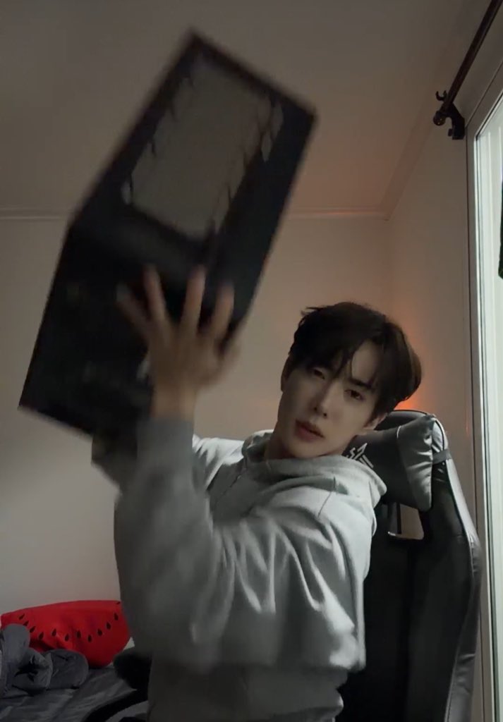 woobinsfate's tweet image. interesting live today